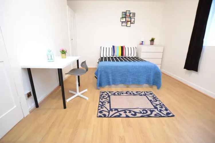 5 Bedroom House to Rent Near Stepney Green Station