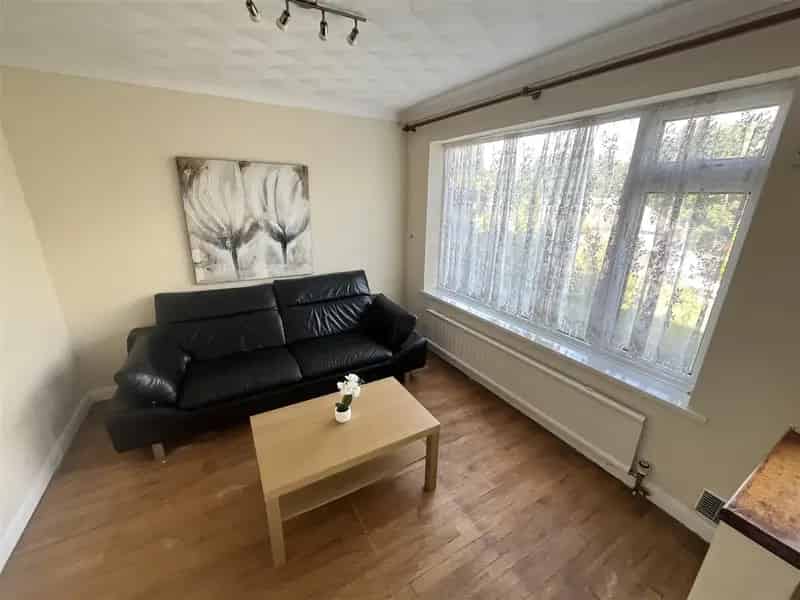 4 Bedroom Semi-Detached House to Rent