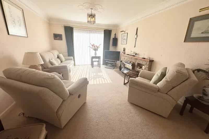 Zero Deposit Available 12 Month Tenancy Council Tax Band D