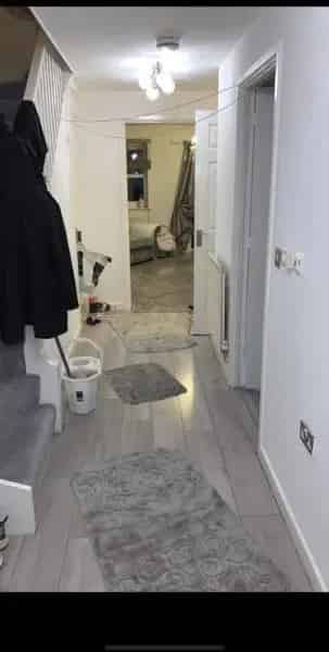 Large 3 Bed House with 2 Car Drive and Garden