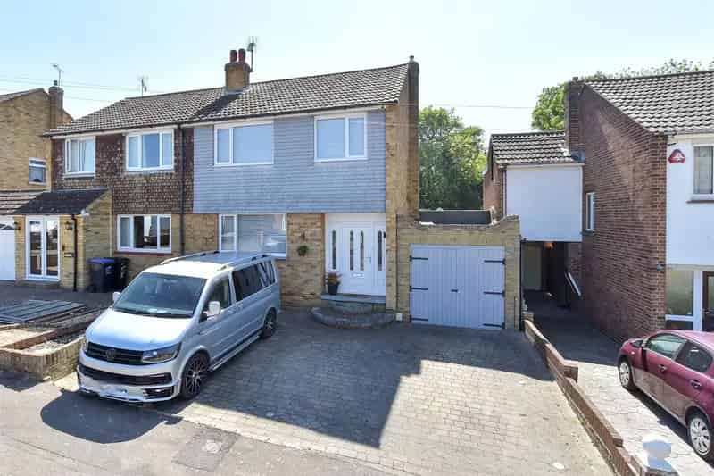 4 Bedroom Semi Detached House For Sale