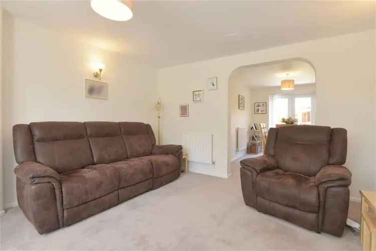 4 Bed House - Detached with 1 Reception Room