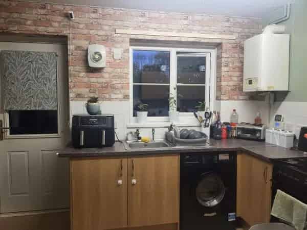 2 Bed House Near Schools and Train Station