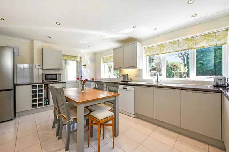 4 Bedroom House For Sale Spacious Family Home Secluded Garden