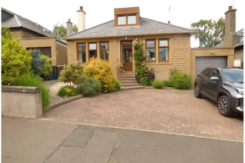 4 Bed Detached Bungalow with Garden Workshop Studio