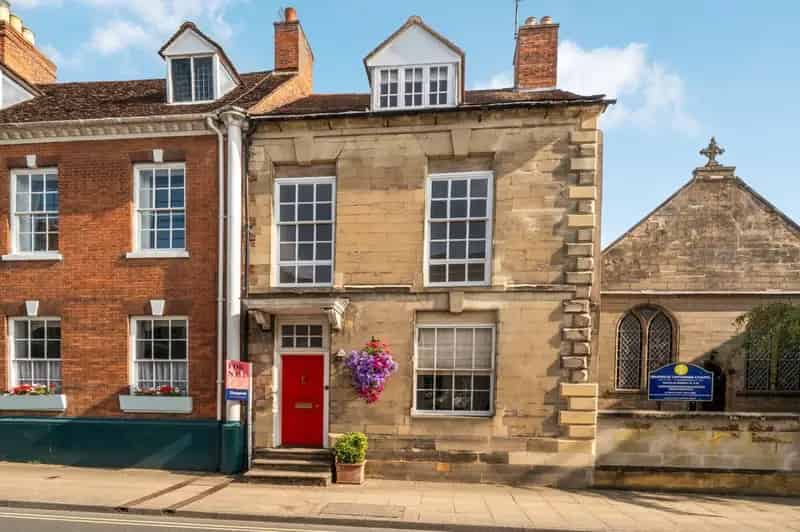 3 bedroom end of terrace house for sale