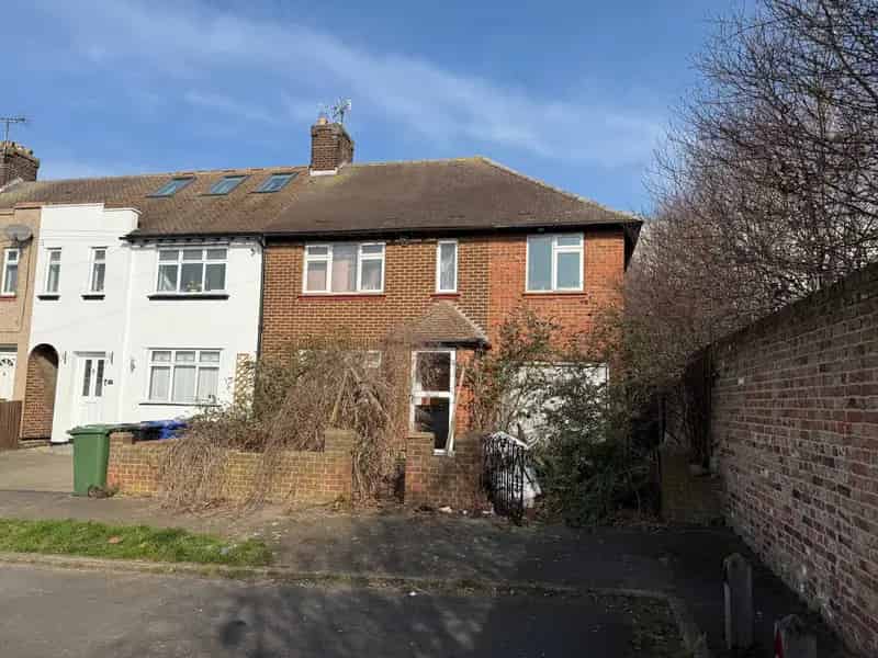 Extended End Terrace House Near Purfleet Station and M25