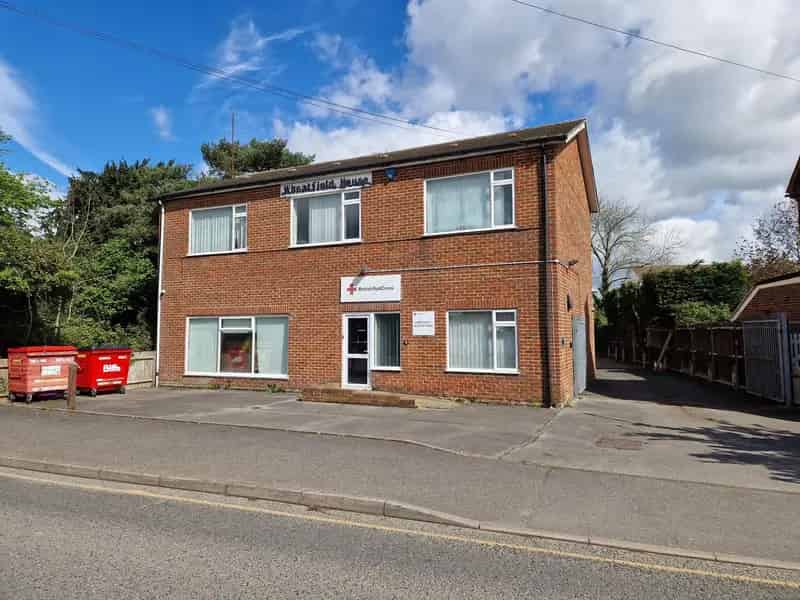 To Let Class E Building Paddock Wood 77-378 m2 Secure Yard