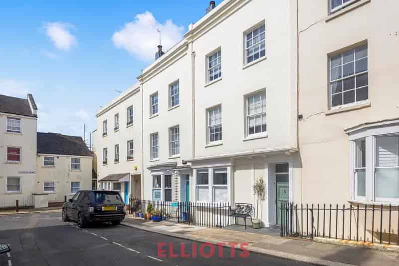 3 Bedroom Townhouse Hove Brunswick Estate