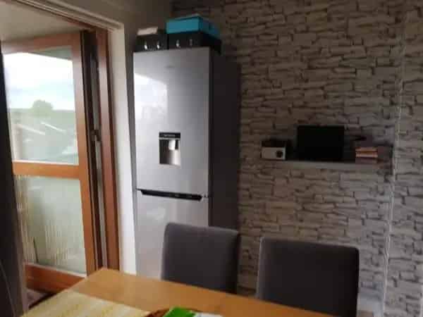 2 Bed Flat with Balcony Top Floor Recently Decorated