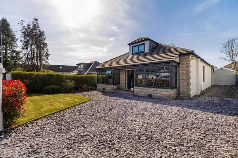 4 Bedroom Detached Bungalow for Sale in Giffnock