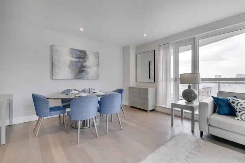 2 Bedroom Canary Wharf Apartment  Open Plan Living Balcony