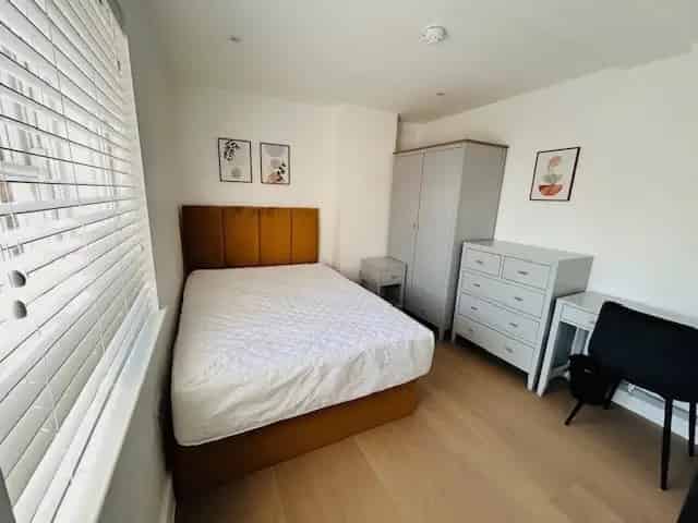 All Bills Included Studio Rooms Near Railway Station