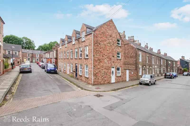 2 Bedroom End Terrace House for Sale York Bishophill