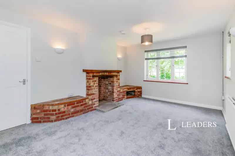 3 Bedroom Detached Farmhouse Near Dorking
