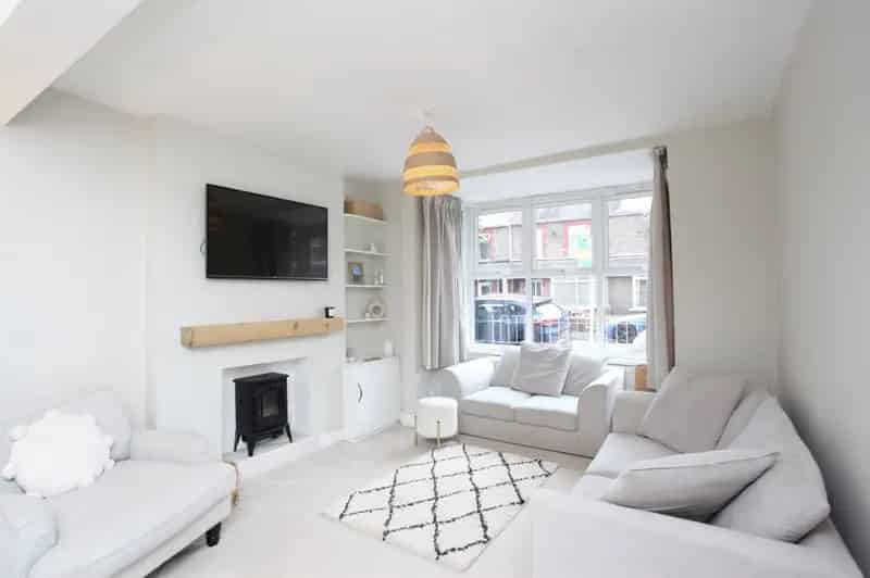 3 Bedroom Teraced House Near Amenities and Transport