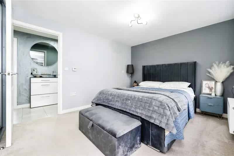 Modern 2-Bed 2-Bath Apartment Near Ockendon Station