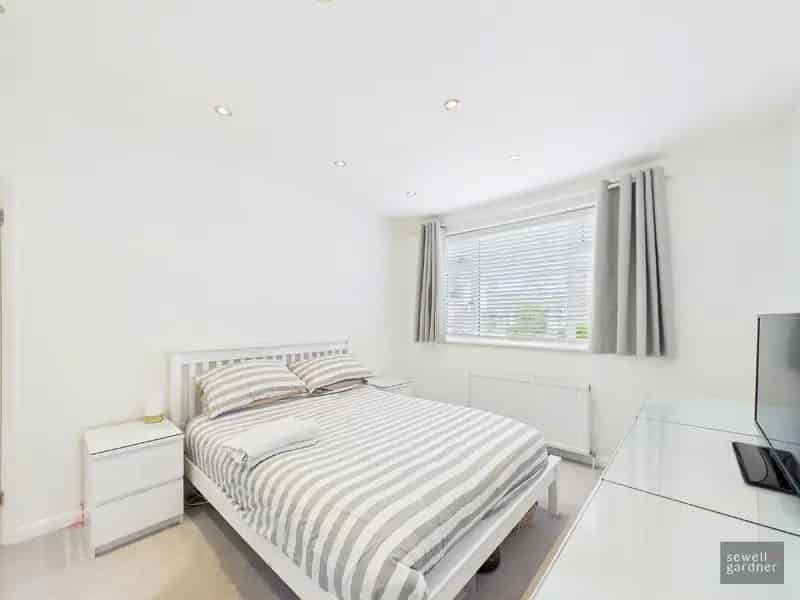 5 Bedroom House for Sale in Croxley Green