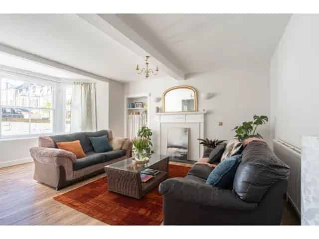2 Bedroom Garden Flat for Sale in Bruntsfield