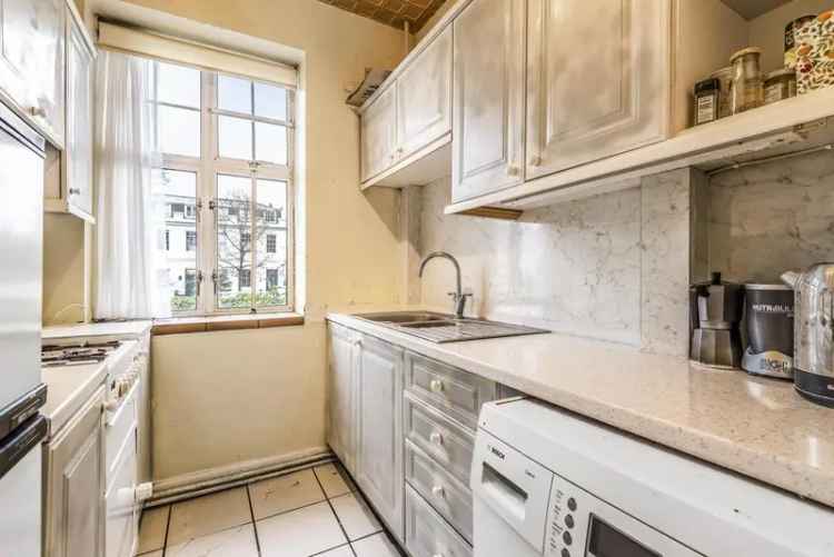 One Bedroom Apartment in Art Deco Mansion Block Belsize Park NW3