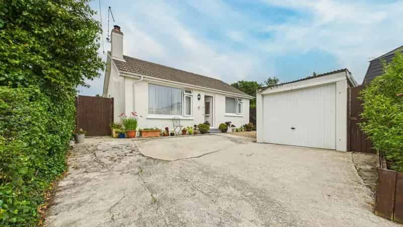 2 Bedroom Bungalow for Sale in Praa Sands