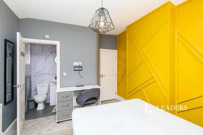 1 Bedroom House Share Ensuite All Bills Included No Deposit Option