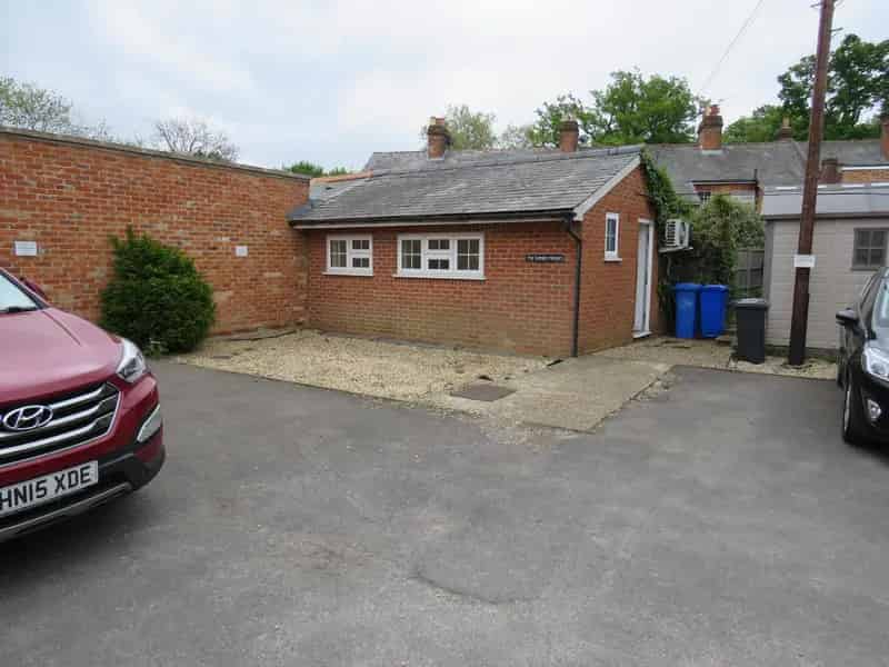 Self Contained Office to Let Hartley Wintney