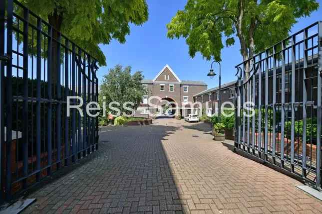 Semi-detached house to rent in Lockesfield Place, Isle Of Dogs, London, Canary Wharf, Isle Of Dogs, Docklands, London E14