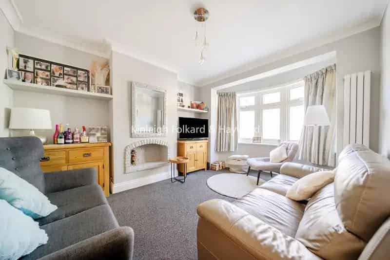 Three Bedroom Mid Terrace House with Two Reception Rooms and Loft Room