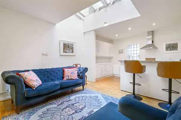 Bloomsbury Duplex Apartment with Roof Terrace and Parking