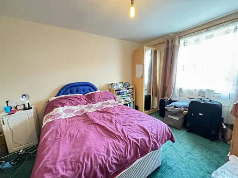 4 Bed Mid Terrace House For Sale
