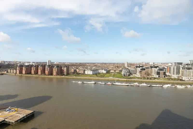 2 Bedroom River View Apartment Falcon Wharf Battersea