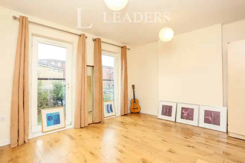 4 Bedroom Townhouse with Garden and Parking SE15