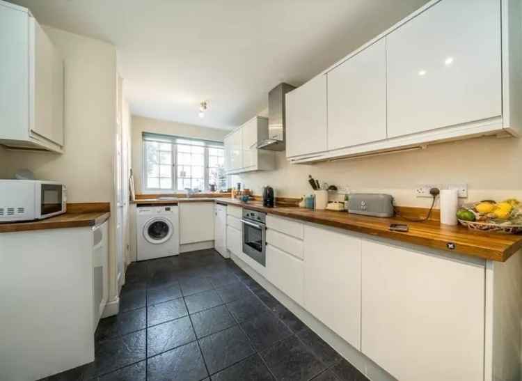 Four Bedroom Freehold House Near Well Street Common