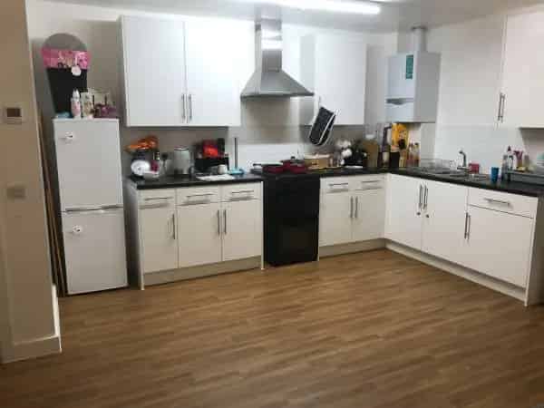 Family Flat Near Transport Links and Amenities - No Lift