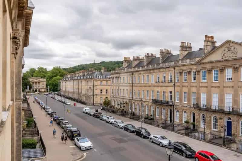 2 Bedroom Apartment to Rent - Modern Living in Georgian Building
