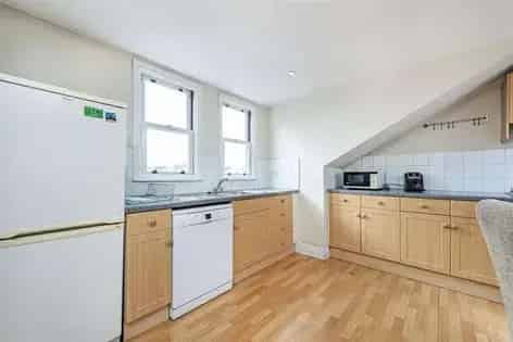 3 Double Bedroom Victorian Flat 121m² West Putney