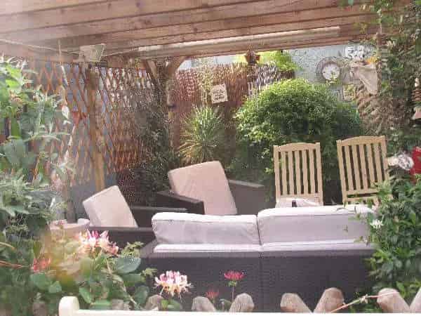 2 Bed Flat with Garden Sheds and Bar Area Council Tenancy Pets Allowed