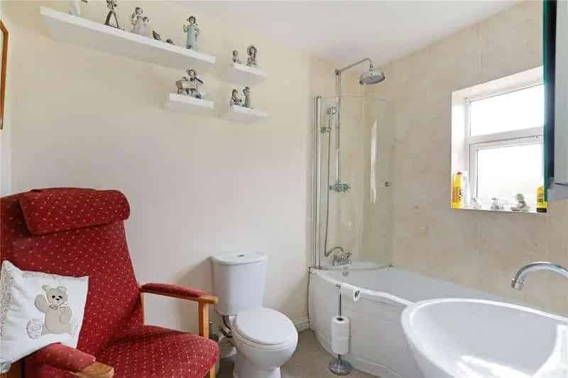 4 Bed Detached Bungalow with Equestrian Facilities