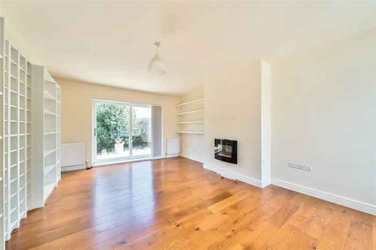 Three Bedroom Detached House with Garden and Garage