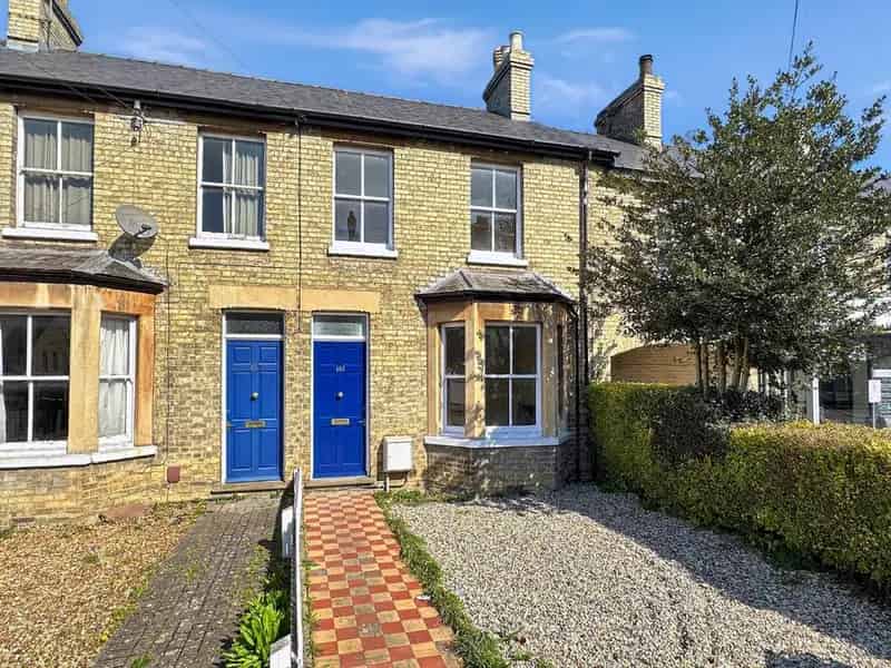 3 Bedroom Victorian Terrace House for Sale Near Cambridge Station