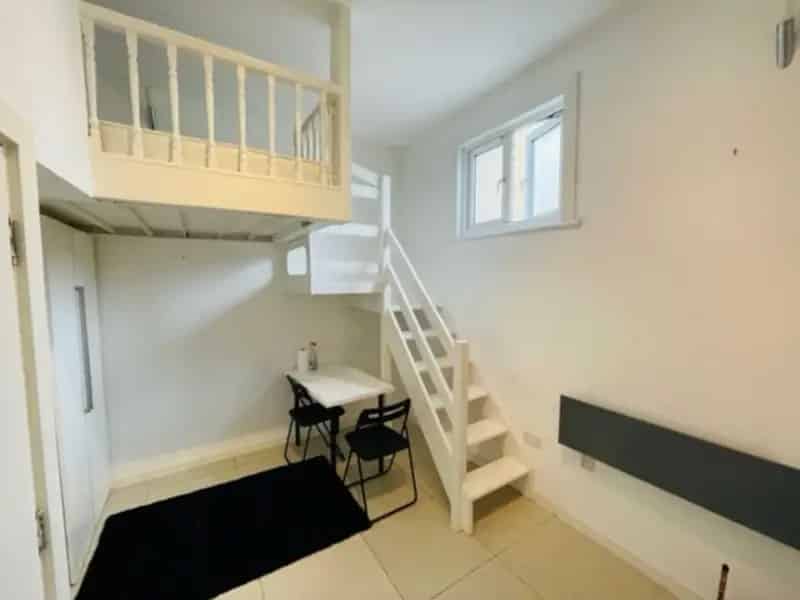 1 Bedroom Studio Flat to Rent in Stratford