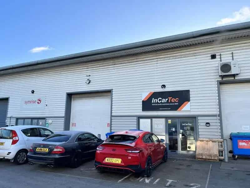 Industrial Unit To Let - 4197 sq ft Mezzanine