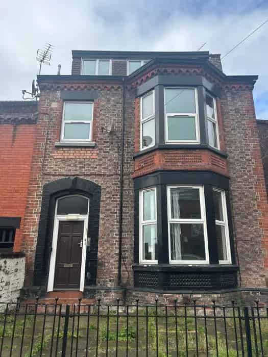 1 Bed Flat Kensington - No Lift - Shared Yard
