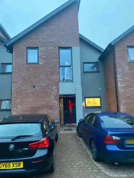 3 Bedroom Family Home Near Amenities