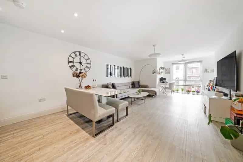 2 Bed Flat Maidenhead Exclusive House Development 2 Parking Spaces