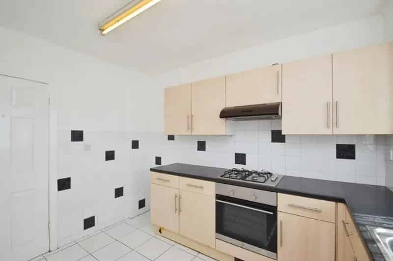 2 Bedroom Ground Floor Flat Porthcawl - First Time Buy Investment