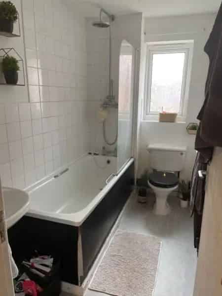 2 Bedroom House with Garden and Driveway