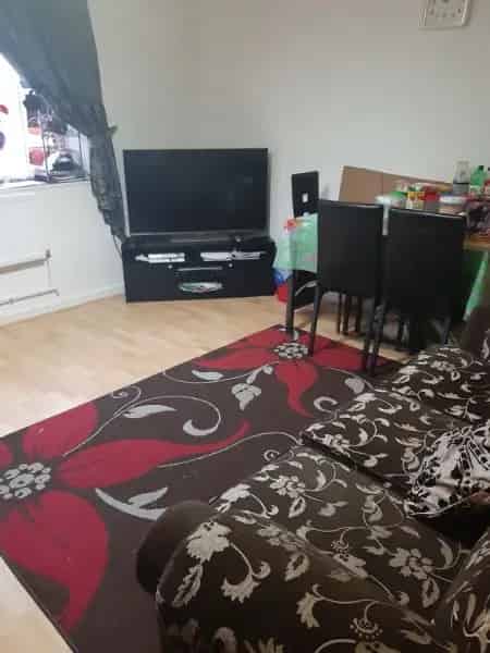 2 Bedroom Ground Floor Flat E1