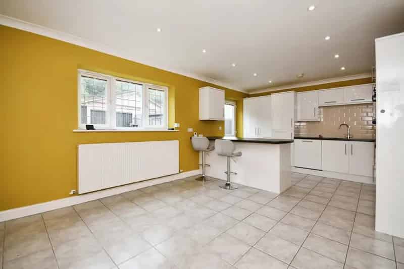 Modern Four-Bedroom Semi-Detached Home Buxton Chain Free